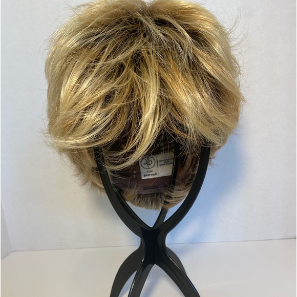 Toni Brattin Wig - Picture 4 of 5